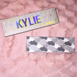 Kylie Cosmetics Highlight - Weather Collection